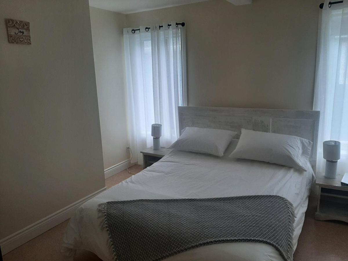 Bed and Breakfast La Maison Aux Camelias Coaticook Exterior foto