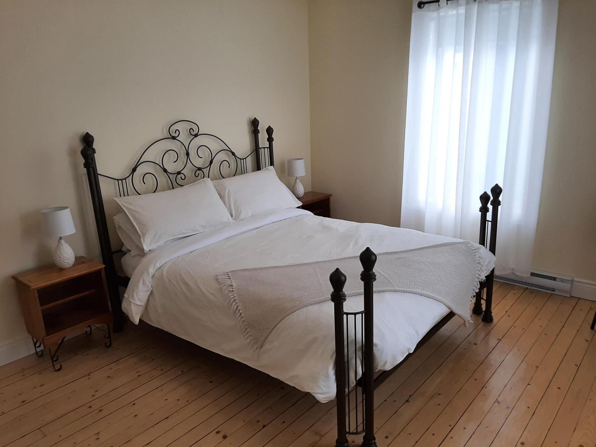 Bed and Breakfast La Maison Aux Camelias Coaticook Zimmer foto